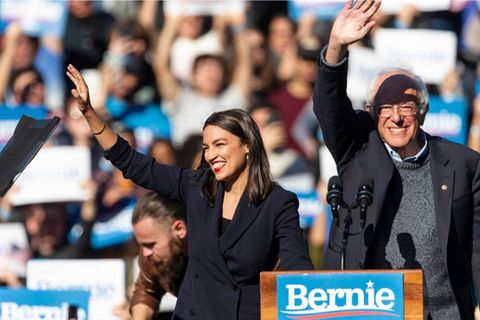 Alexandra Ocasio-Cortez und Bernie Sanders sind die prominentesten Vertreter des linken Flügels der Demokraten