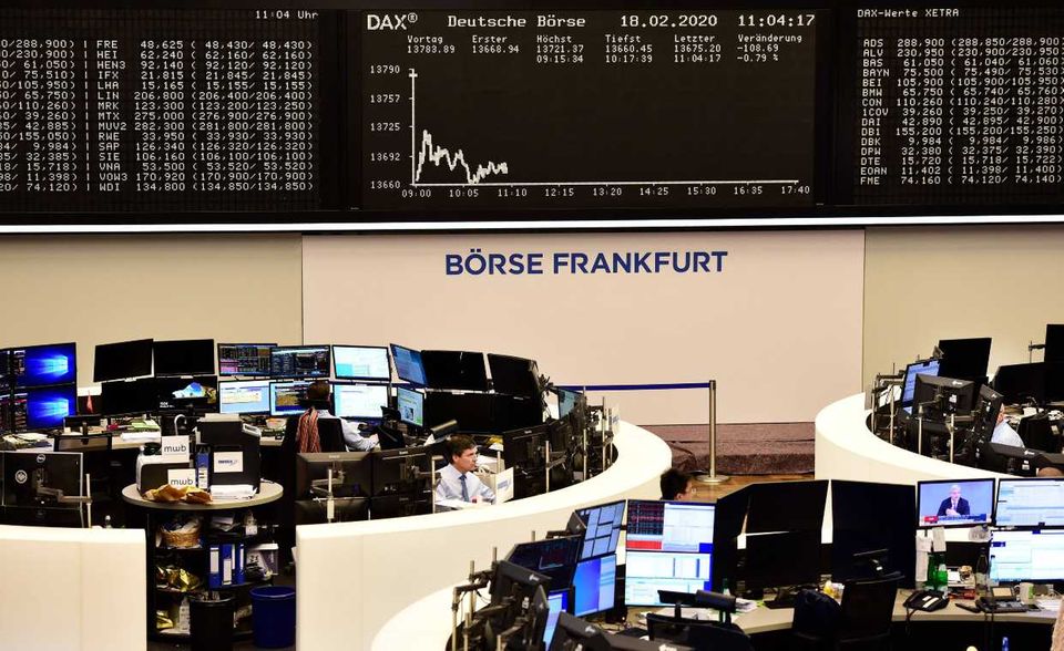 Aktien und Fonds kamen ebenfalls auf 50 Prozent und teilten sich mit dem Sparen den ersten Platz. Dafür waren in erster Linie die männlichen Teilnehmer der Umfrage verantwortlich. 60 Prozent von ihnen votierten für Wertpapiere. Das taten nur 40 Prozent der Frauen. Damit war der Unterschied zwischen den Geschlechtern ausgerechnet bei einem der Spitzenreiter des Rankings am größten.