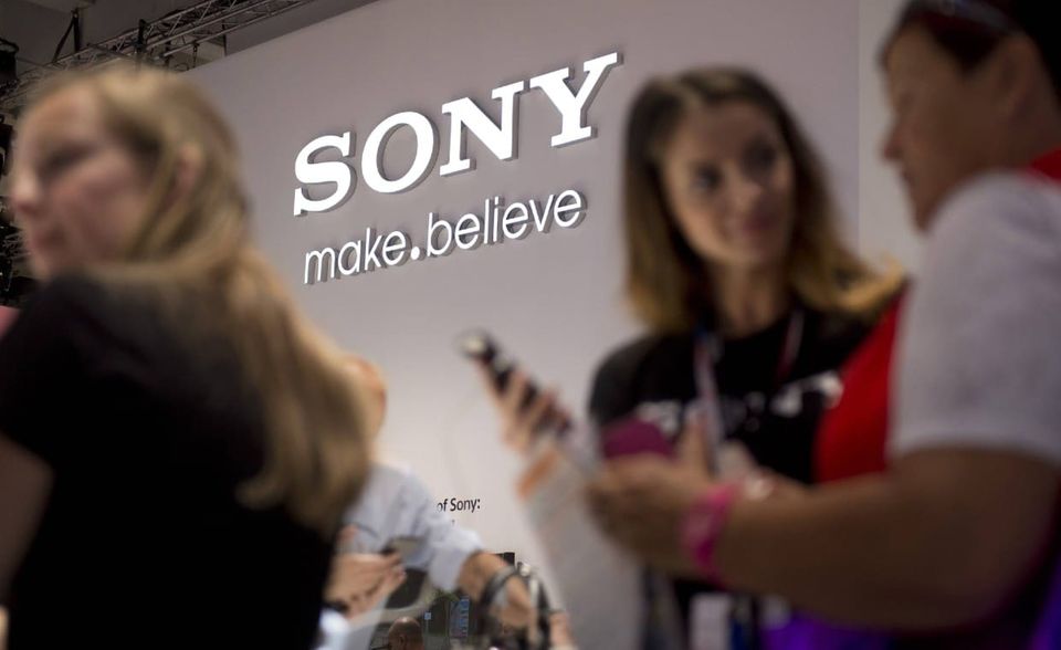 Kein börsennotiertes Unternehmen wird laut dem „Wall Street Journal“ nachhaltiger geführt als Sony. Der japanische Elektronikkonzern versteht Nachhaltigkeit laut dem dafür zuständigen Manager Shiro Kambe als inhärenten Auftrag. „Der Planet und die Gesellschaft müssen nachhaltig und gesund sein, damit wir diese Art von Geschäft fortführen können. Andernfalls fehlt Sony die Existenzgrundlage“, sagte er dem Blatt. Sonys beste Platzierung war der siebte Rang im Bereich „Geschäftsmodell & Innovation“. Beim Arbeitsumfeld und dem sozialen Kapital platzierte sich das Unternehmen in den Top 20. Die Bemühungen um den Umweltschutz reichten nur für Platz 74.