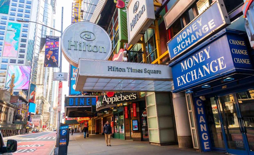 Keinen Grund zur Klage haben laut Great Place to Work auch die meisten Angestellten von Hilton. Die US-Hotelkette mit rund 173.504 Beschäftigten konnte in dem Ranking unter anderem eine Zustimmungsrate von 91 Prozent vorweisen.