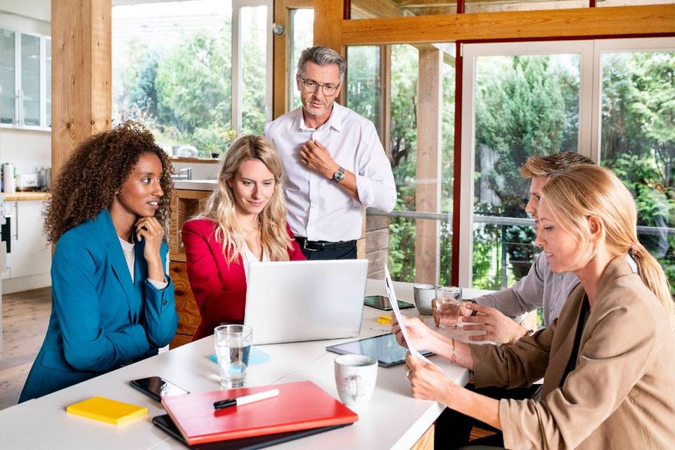 In vielen Unternehmen wird im Team gearbeitet. So bauen Sie als Leiter ein gutes Team auf.