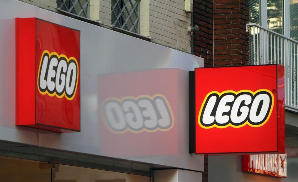 Lego verteidigt 2020 den Titel als beste Marke in Deutschland. Allerdings konnte die deutsche Konkurrenz aufholen. Das dänische Unternehmen verschlechterte sich in den Verbraucherumfragen von 61,0 auf 60,2 Punkte.