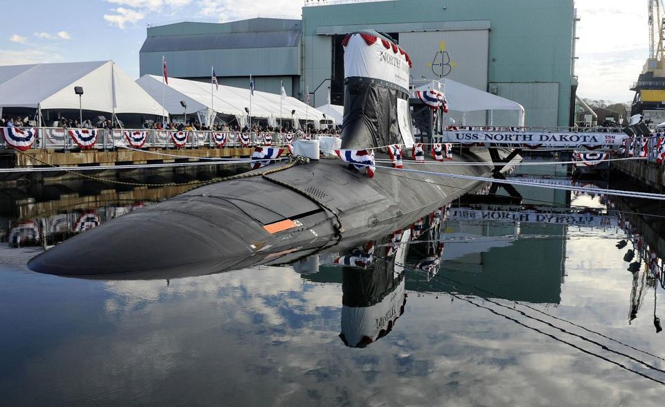 #5 General Dynamics Das Unternehmen aus Virginia erzielte 2019 einen Umsatz von 39,4 Mrd. US-Dollar. Rund 62 Prozent, gut 24,5 Mrd. US-Dollar, entfielen dabei auf das Rüstungsgeschäft, das insbesondere aus Flugzeugen und U-Booten besteht. Im Bild zu sehen ist die USS North Dakota gesehen, die von General Dynamics für die Navy gebaut wurde.