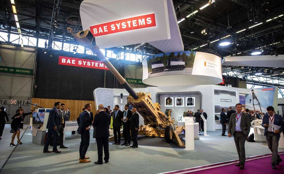 Das britische Unternehmen BAE Systems ist ein reiner Rüstungsproduzent und der einzige europäische Vertreter in den Top Ten. 22,4 Mrd. Dollar setzten die Briten 2019 im Rüstungsgeschäft um. Wichtigster Sektor ist die Luftfahrt, doch auch landgestützte Waffensysteme gehören zum Portfolio.