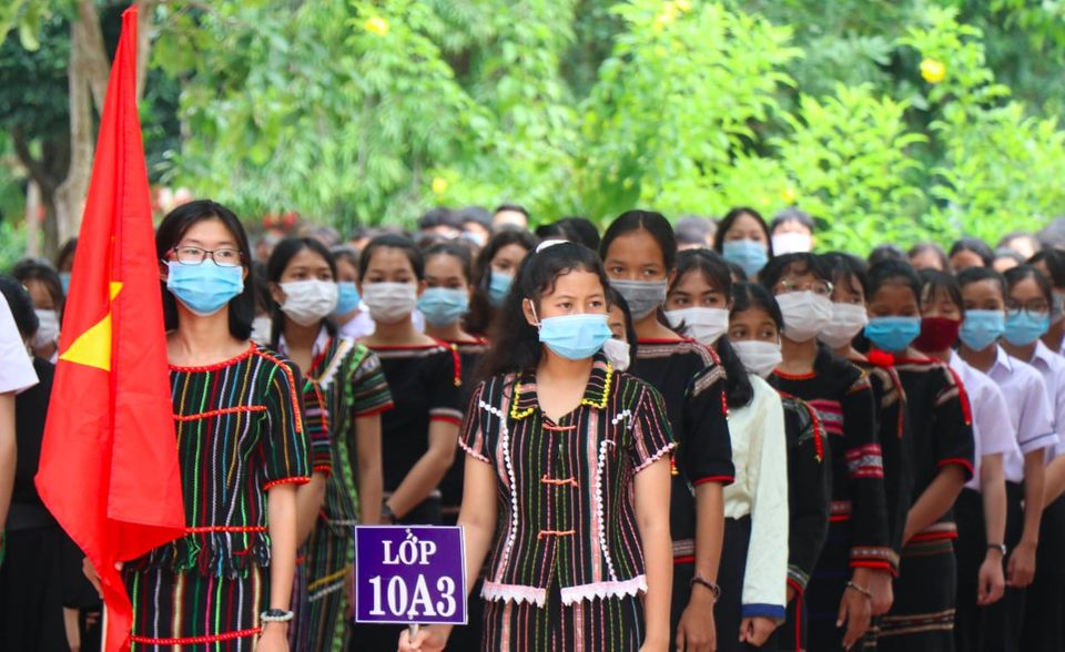 Die autoritäre Regierung in Vietnam schloss die Landesgrenzen früh für Touristen aus China und auch die Schulen wurden bereits Anfang Februar geschlossen. Das Land hat aus der Sars-Pandemie gelernt und ging mit Notfallteams gegen das Coronavirus vor.