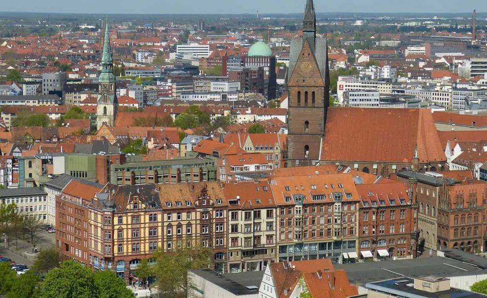 Niedersachsen verzeichnete ebenfalls 8,2 Prozent mehr neue Schüler. In absoluten Zahlen lag der Flächenstaat aber natürlich weit vor dem Nachbarn Bremen. Die Statistiker zählten in Niedersachsen 73.000 mehr Einschulungen. Schlusslicht der Bundesländer war Mecklenburg-Vorpommern (0,1 Prozent), gefolgt von Hessen (0,8 Prozent), Sachsen-Anhalt (0,9 Prozent), Bayern (1,0 Prozent) und Berlin (1,2 Prozent). Für Sachsen lagen noch keine Zahlen vor.