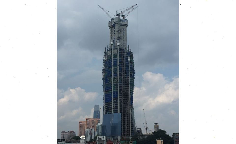 Bislang dominieren die Petronas Twin Tower die Skyline von Kuala Lumpur. Sie liegen aktuell auf Platz 17 der höchsten Gebäude der Welt, werden jedoch ab 2022 von Merdeka PNB118 in den Schatten gestellt. Der neue Mega-Skyscraper in Malaysias Hauptstadt soll 644,0 Meter hoch werden, fast 200 Meter höher als die Zwillingstürme. Merdeka PNB118 wird Wohnungen, Hotelzimmer und Büros beherbergen.