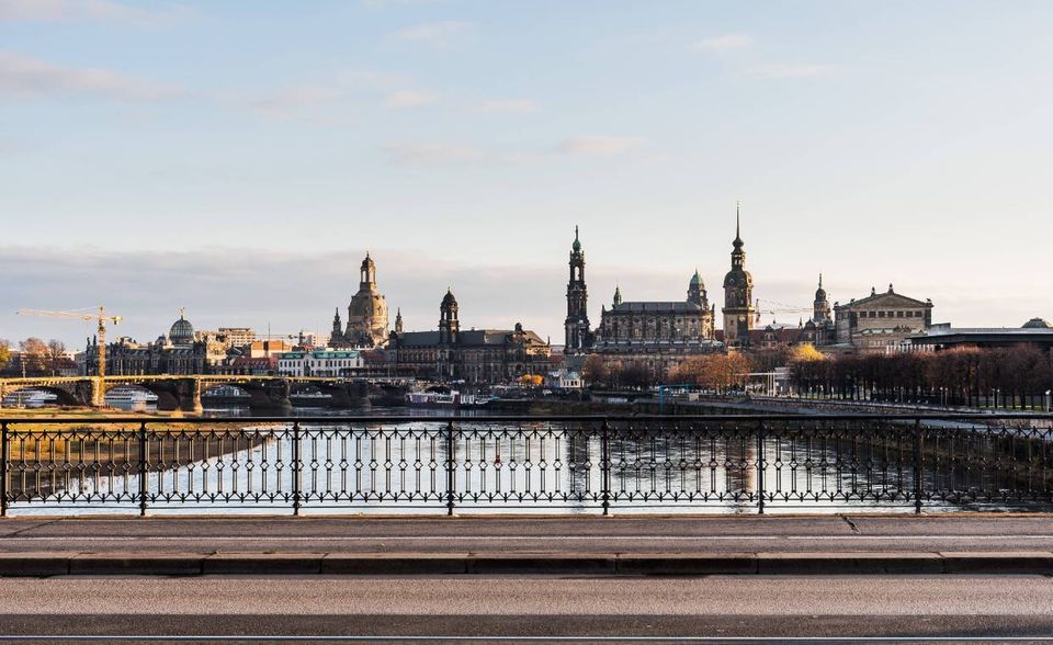 Sachsen hatte 2019 zwar etwas weniger Einwohner als Rheinland-Pfalz, aber deutlich mehr Alleinlebende. Das Bundesland kam im bundesweiten Vergleich mit 949.000 Menschen (487.000 Frauen, 463.000 Männer - Differenzen ergeben sich durch Rundung) auf Platz sieben.