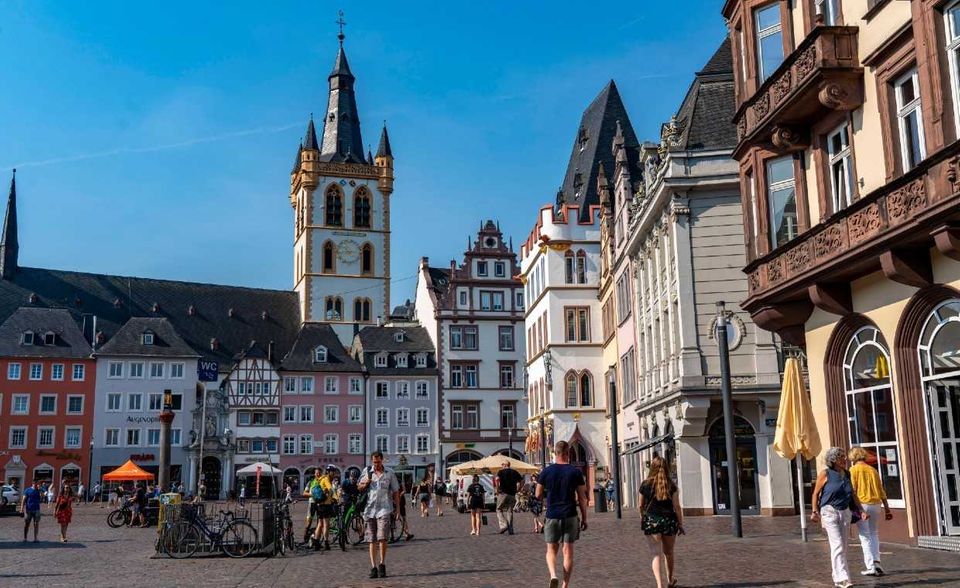 In Rheinland-Pfalz lebten 2019 vergleichsweise wenige Singles allein. Das Bundesland lag gemessen an der Einwohnerzahl auf Platz sechs, kam bei den Alleinlebenden aber nur auf Rang acht: 719.000 (381.000 Frauen, 338.000 Männer).