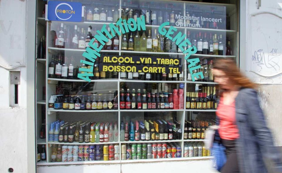 Die Europäer geben mehr für Alkohol und Zigaretten als für Bildung (0,9 Prozent) oder Internet aus. Alkohol und Tabak kam mit 4,0 Prozent auf Platz neun der Ausgaben-Rangliste für 2019.