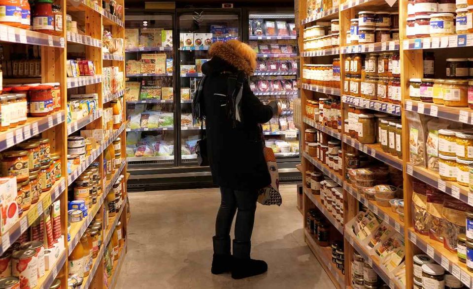 Daheim verzehrte Lebensmittel und nicht-alkoholische Getränke landeten 2019 auf Platz drei der höchsten privaten Konsumausgaben. EU-Haushalte verwendeten im Schnitt 13,0 Prozent ihres Ausgabenbudgets für die Ernährung.