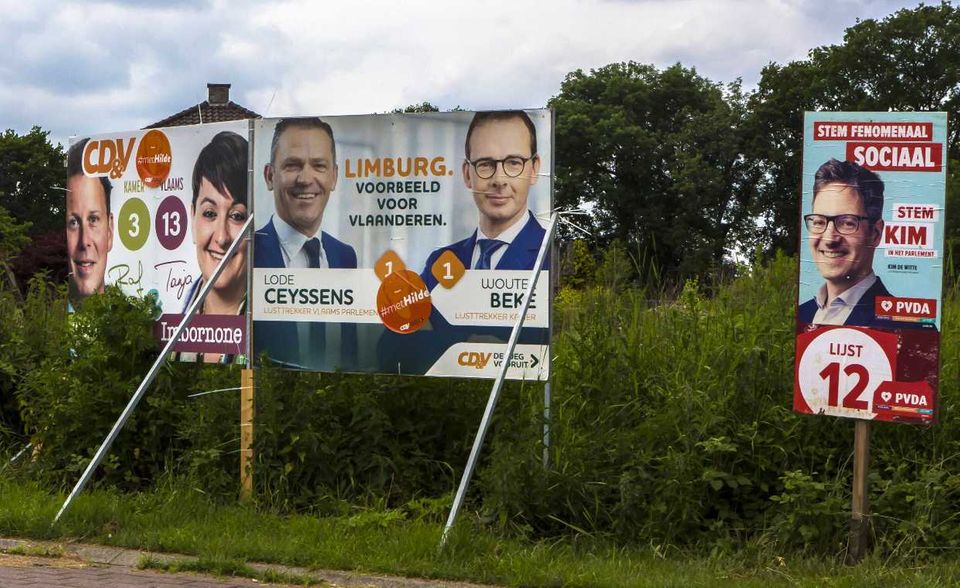 Das politische Engagement der Belgier ist laut den OECD-Autoren nahezu vorbildhaft. Eine Wahlbeteiligung von 89 Prozent überboten von den untersuchten Staaten nur Luxemburg und Australien. Die Einbeziehung von Interessengruppen bei Gesetzen und Vorschriften war demnach hingegen ausbaufähig (Platz 18).