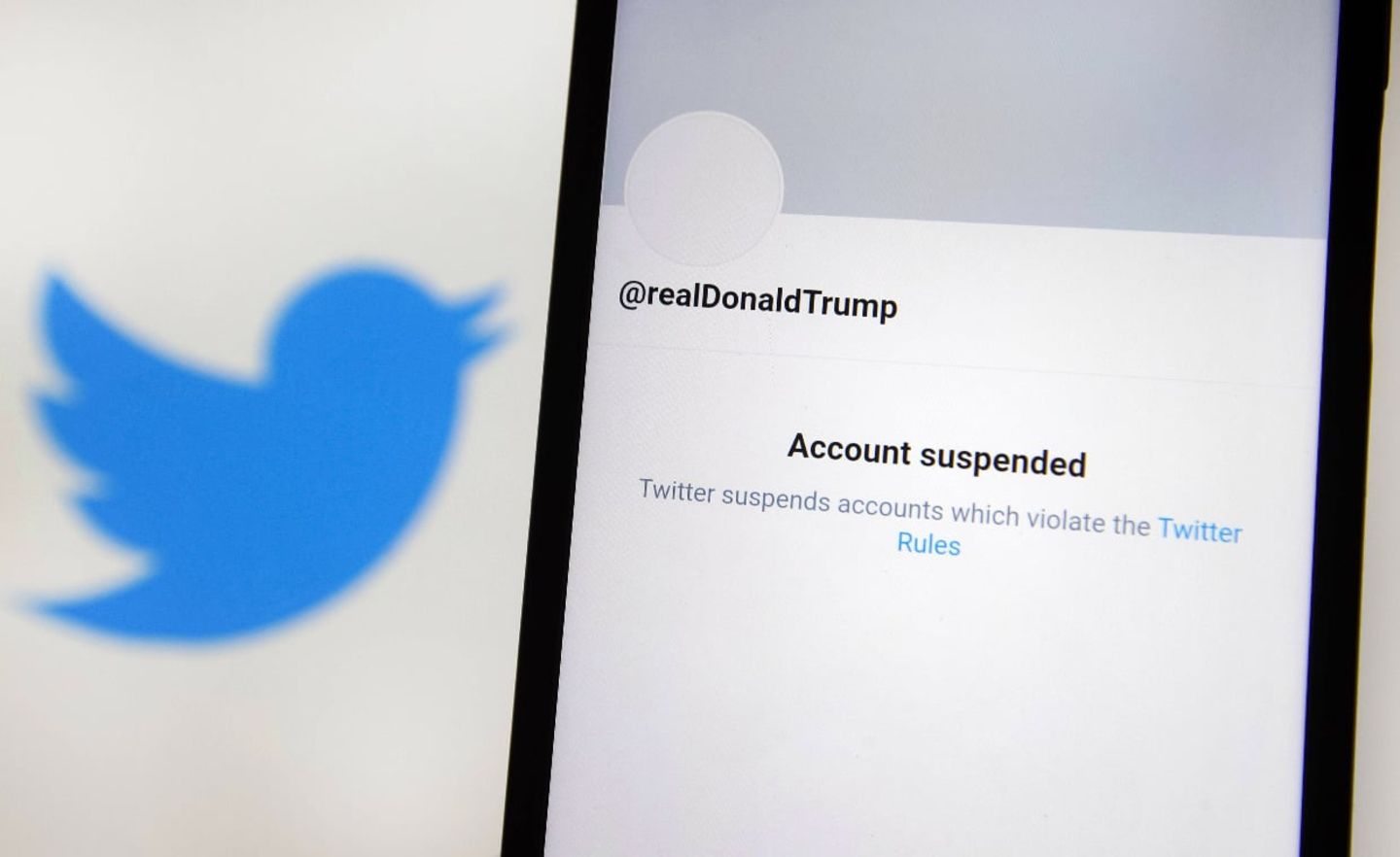 Twitter hat den Account von Donald Trump gesperrt, auch andere soziale Netzwerke sind bereits gegen den scheidenden US-Präsidenten vorgegangen