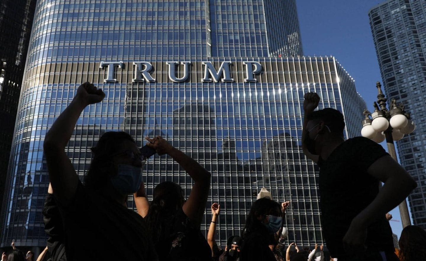 Immer mehr Unterstützer und Unternehmen distanzieren sich von Donald Trump und seinem Unternehmen
