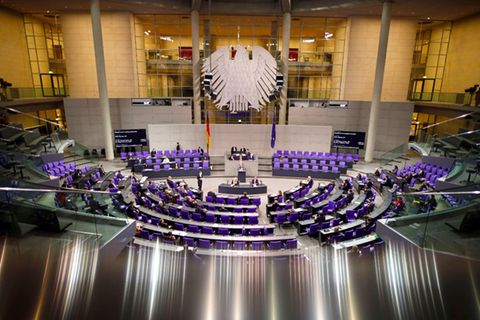 Der Anteil der weiblichen Bundestagsabgeordneten liegt bei weniger als einem Drittel.