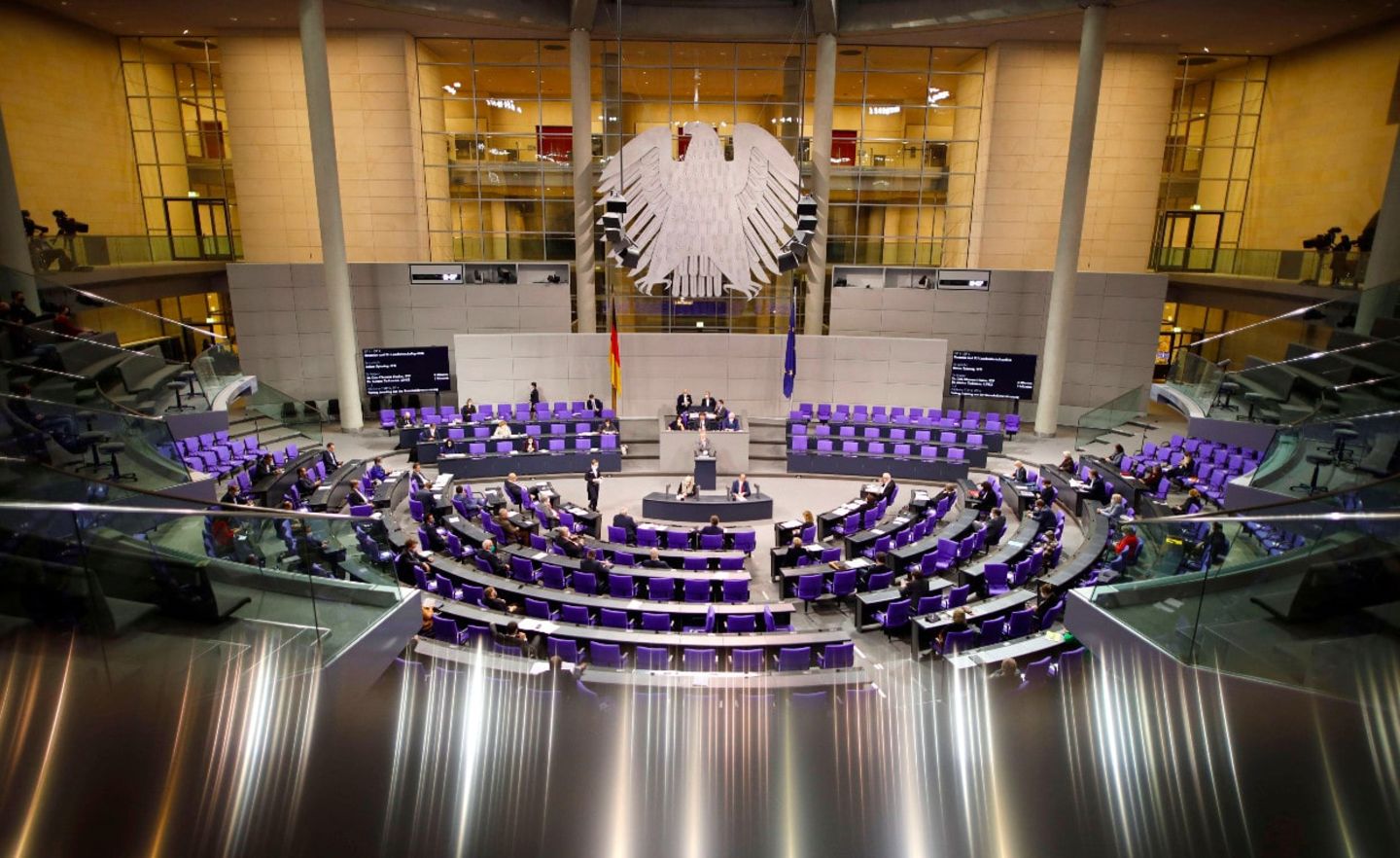 Der Anteil der weiblichen Bundestagsabgeordneten liegt bei weniger als einem Drittel.