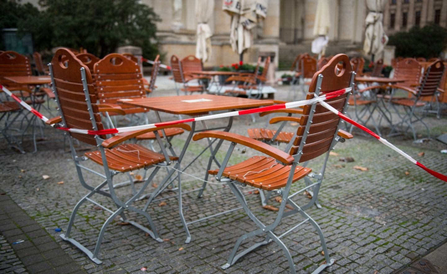 Der Umsatz in der Gastronomie brach um 69 Prozent.