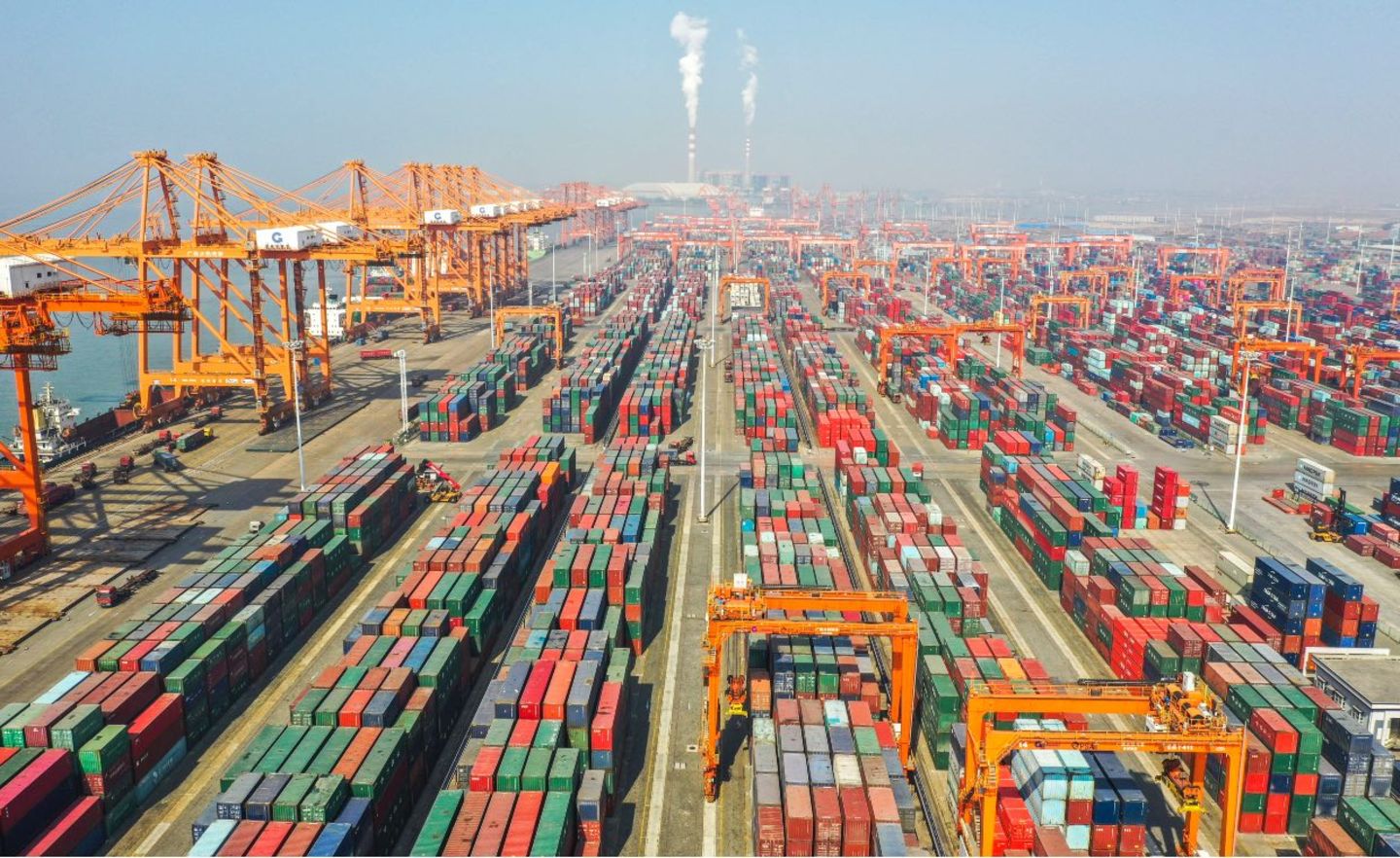 Containerhafen Qinzhou in China. Das Terminal schlug 2020 rund 30 Prozent mehr Ware um als im Jahr davor.