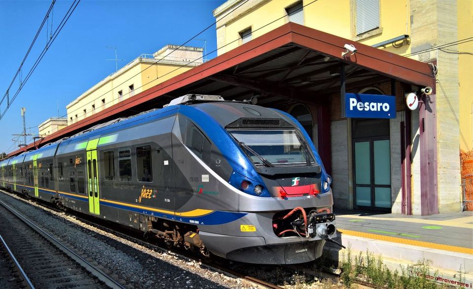 Die UIC hat im Sommer 2020 ihren Statistikbericht veröffentlicht. Der verzeichnete bei der italienischen Staatsbahn Ferrovie dello Stato Italiane (kurz: FS) ein Streckennetz von 16.779 Kilometern. Das war der zehnthöchste Wert unter den aufgeführten Unternehmen weltweit. Die FS lag knapp vor dem britischen Bahnkonzern Network Rail (15.848 Kilometer).