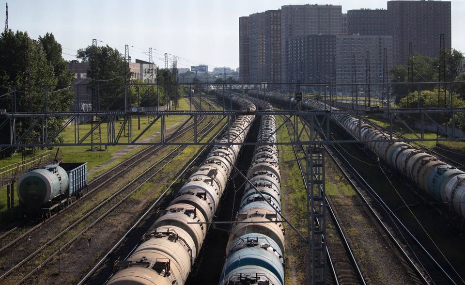 Das riesige Russland hält die Versorgung seiner Landesteile über die Schiene aufrecht. Die Güterbilanz der Eisenbahngesellschaft RZD belief sich dem Verband zufolge 2019 auf 1,4 Milliarden Tonnen.