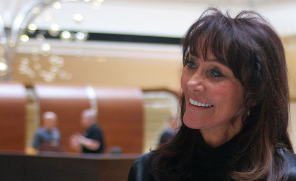 Diane Hendricks stieg im Wahlkampf 2020 relativ spät als Großspenderin ein, verteilte aber im August und September rund 5 Mio. US-Dollar an verschiedene republikanische Super-PACs. 1,2 Mio. US-Dollar gingen dabei an Trump Victory. Hendricks ist Gründerin des Dachdeckerunternehmens ABC Supply und gilt als reichste Selfmade-Frau der USA. Sie ist eine der größten Unterstützer der Republikaner in Wisconsin und hatte Trumps Wahlkampf schon 2016 mit 8,1 Mio. US-Dollar unterstützt. Im August 2016 hatte Trump sie außerdem für sein Economic Advisory Team nominiert.