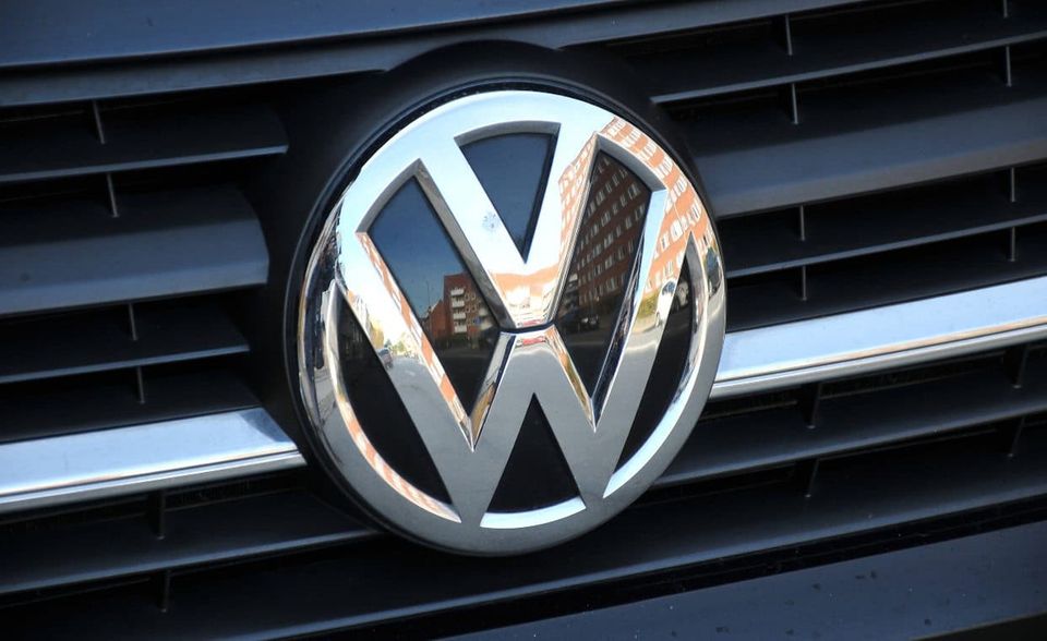 International büßt Volkswagen einen Platz ein und rutscht mit einem Markenwert von 40 Mrd. Euro auf Platz 26. Die Marke kann ihren Wert mit leichten Verlusten behaupten. In Deutschland ist Volkswagen damit die zweitwertvollste Automarke.