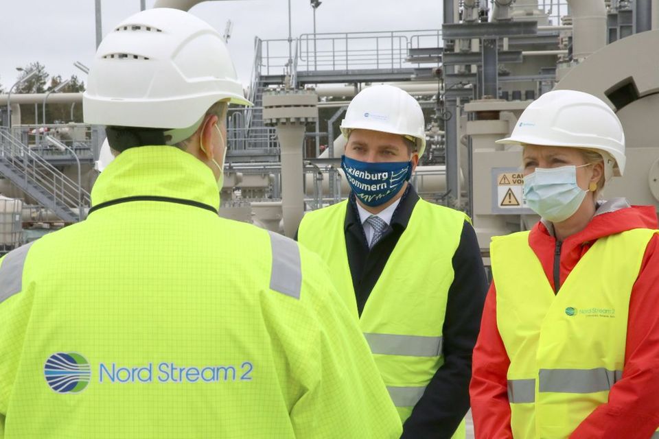 Die Ministerpräsidentin des Landes Mecklenburg-Vorpommern Manuela Schwesig bei einem Besuch der Anlandestation für die im Bau befindliche Ostseepipeline Nord-Stream 2