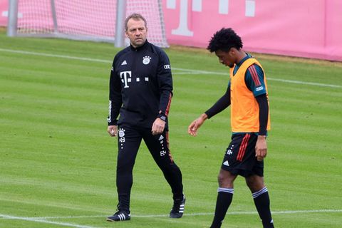 Erfolgreiches Comeback: Innerhalb weniger Monate führte Trainer Hansi Flick (l.) den FC Bayern aus einer Krise zum Erfolg in der Champions League im August 2020