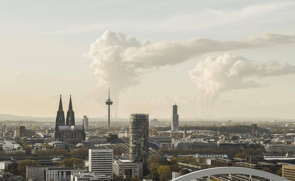 Für Kölner kann sich der Umzug laut der Analyse schnell bezahlt machen. Mit rund 597 Euro zur freien Verfügung stehen sie ohnehin im Vergleich der Metropolen nicht schlecht da. 234 Euro mehr können es aber den Angaben zufolge im Rhein-Kreis Neuss sein.