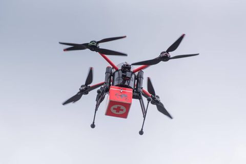 Sinnvoller Nutzen: Drohnen sollen schon bald Organe, Gewebe- und Blutproben transportieren.
