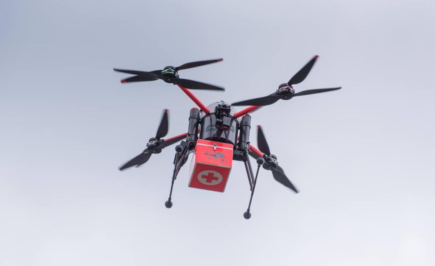 Sinnvoller Nutzen: Drohnen sollen schon bald Organe, Gewebe- und Blutproben transportieren.