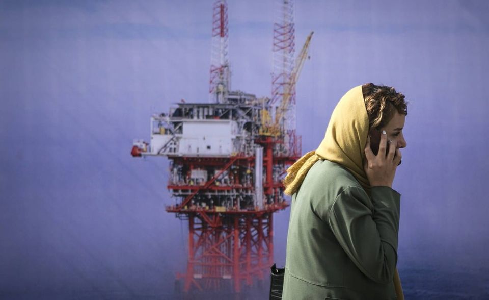 Nur zwei Länder schnitten im Klimaschutz-Index 2021 weltweit schlechter ab als der Iran. Er landete auf Platz 59 (24,58 Punkte), zwei Ränge unter dem Ergebnis des Vorjahres. Erneuerbare Energien spielten in dem Land laut dem Bericht kaum eine Rolle.