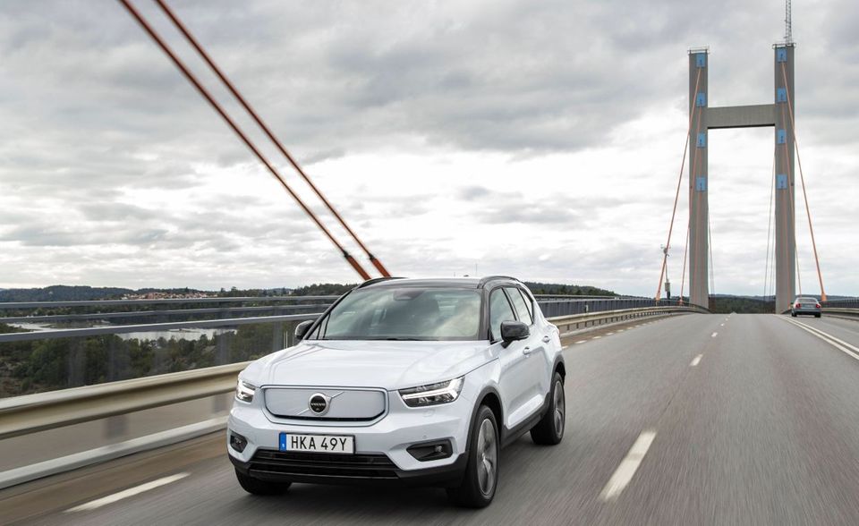 Volvos E-Auto-Sparte ist 2020 auf niedrigem Niveau stark gewachsen. Der schwedische Konzern legte hier um 442,9 Prozent auf 3,8 Prozent zu und landete auf Platz neun. Das war das viertstärkste Wachstum in den Top 10. Bei reinen Elektroantrieben rangierte Volvo hingegen mit 0,1 Prozent unter ferner liefen auf dem letzten Platz.