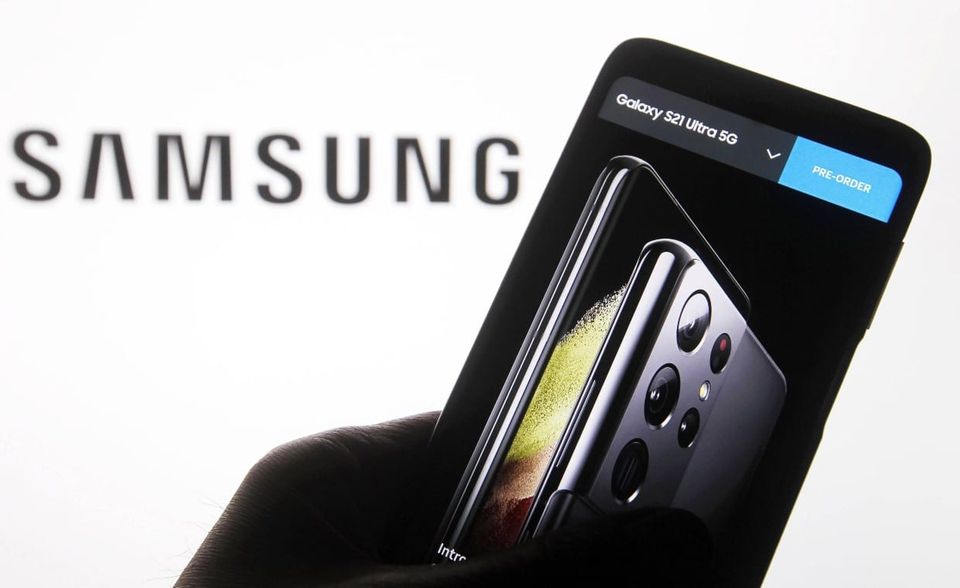 Deutlich tiefer müssen Verbraucher für das Samsung Galaxy S21 in die Tasche greifen. Das neue Top-Smartphone aus Korea wurde ebenfalls schon Anfang 2021 enthüllt. Der Hersteller wirbt mit dem bis dato schnellsten Prozessor in einem Galaxy-Smartphone sowie Videos in 8k-Qualität. Die Preise für Galaxy S21, S21+ und S21 Ultra beginnen in Deutschland bei 1099 Euro.