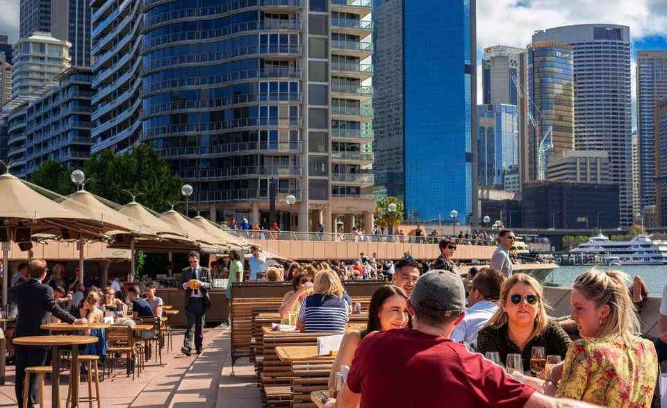 Australien belegt derzeit (Stand: Februar 2021) Platz zwei im „Better Life Index“ der OECD. Es schaffte zwar nur einen ersten Platz (Zivilengagement). Dafür fielen die übrigen Ergebnisse entsprechend gut aus. Zwei Ausnahmen gab es jedoch: Sicherheit und Work-Life-Balance. Dort landete Australien im unteren Drittel und musste so dem Sieger den Vortritt lassen.
