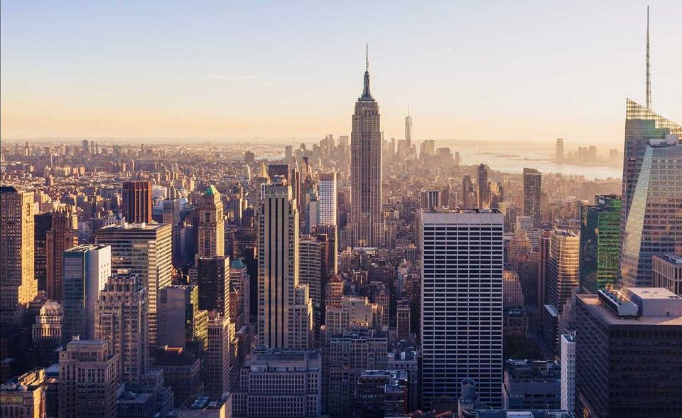 Die USA sind 2020 das wichtigste Exportland Deutschlands geblieben. Allerdings schmilzt der Vorsprung vor China. Denn während dorthin die Ausfuhren quasi auf dem Niveau des Vorjahres geblieben sind, brachen die Exporte 2020 in die USA auf 103,8 Milliarden Euro ein, wie das Statistische Bundesamt (Destatis) berichtete. Das entsprach den Angaben zufolge einem Rückgang von 12,5 Prozent. Nur neun der 38 wichtigsten Exportländer Deutschlands verzeichneten in der Corona-Krise ein größeres Minus.