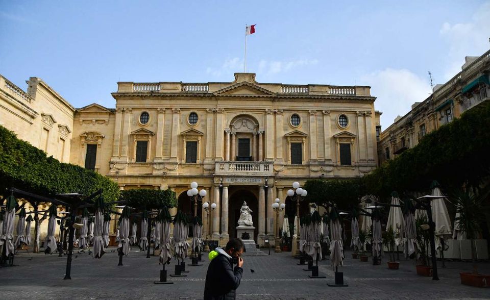 Die Mittelmeerinsel hat das höchste Tempo beim Impfen vorgelegt: Die Impfquote liegt aktuell bei 19,81 Dosen je 100 Einwohner. Trotzdem befinden sich Malta im Lockdown. Die Regierung sah sich zu diesem Schritt gezwungen, weil die Infektionszahlen zuletzt stark gestiegen sind.