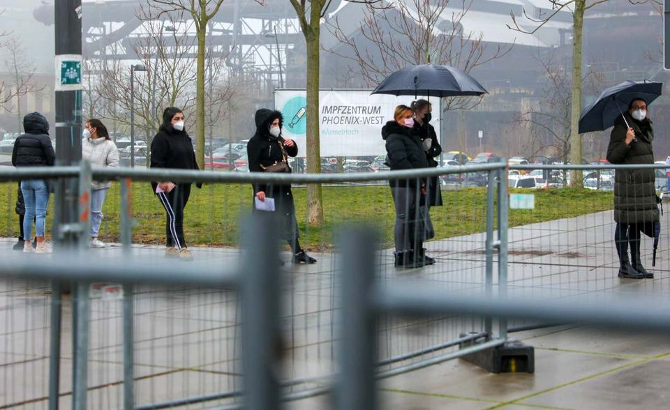 In Deutschland läuft die Impfkampagne nur schleppend an. Aktuell liegt die Impfquote bei 9,21 je 100 Einwohner. Richtig Fahrt aufnehmen sollen die Impfungen hierzulande im April.