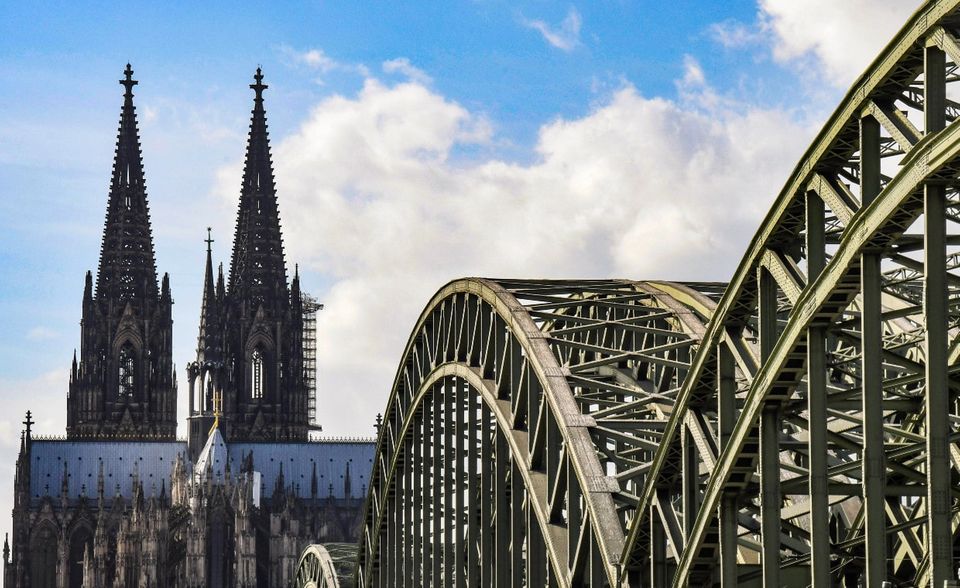 Die Metropolregion Rhein-Ruhr durchlebt der Deutschen Bank zufolge einen „fundamentalen Transformationsprozess“. Die Preis- und Mietentwicklung sei unterdurchschnittlich. Der Ausblick auf den deutschen Wohnungsmarkt der Deutschen Bank prognostiziert ein Zyklusende im Jahr 2024.