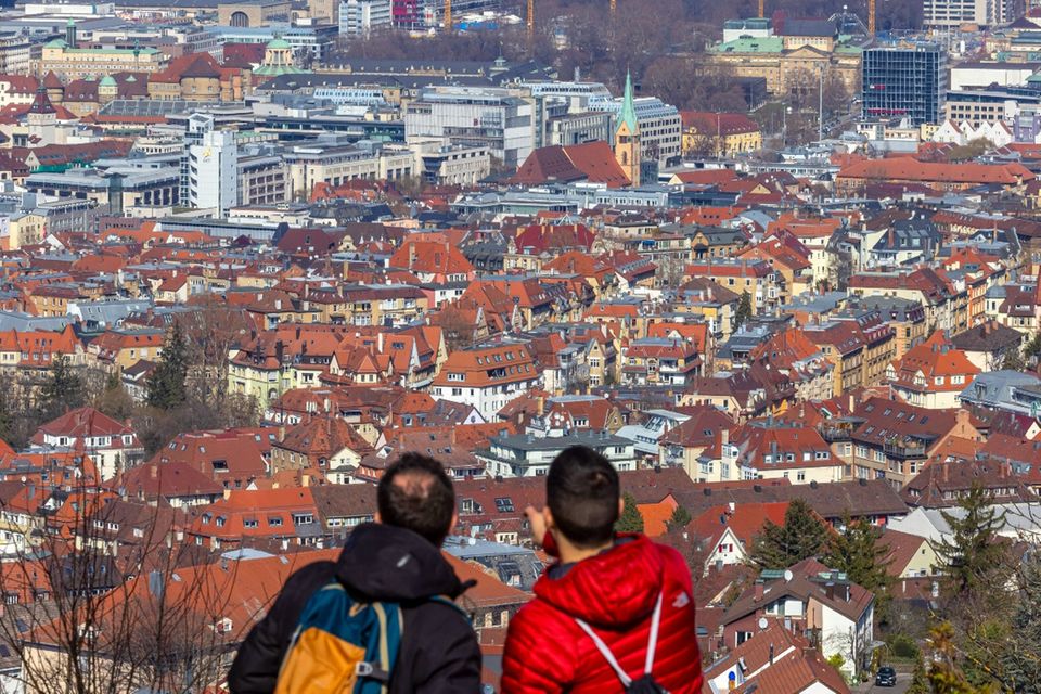 In der Metropolregion Stuttgart wuchs die Bevölkerung in den letzten Jahren der Studie zufolge in allen Kreisen. Die Deutsche Bank rechnet ebenfalls mit einem Zyklusende im Jahr 2023.
