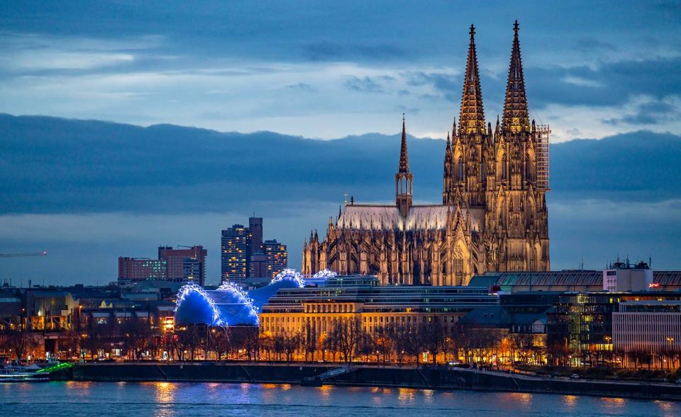 Köln hielt Platz fünf im Ranking. Fintech-Start-ups in der Domstadt sammelten demnach in fünf Deals 42 Millionen Euro. Köln landete in allen Kategorien auf dem fünften Platz. „Der Abstand zu den Top 4 ist nach wie vor erheblich“, bilanzierten die Comdirect-Experten.