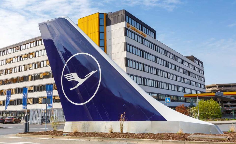 Den Fluggesellschaften ist in der Pandemie das Geschäftsmodell abhandengekommen. Die Lufthansa musste vom Staat gerettet werden. Die Aktie der Airline verlor im vergangenen Jahr 34,1 Prozent. Im Fünfjahreszeitraum beträgt das Minus 25,7 Prozent. Den Platz im Dax hat der Konzern verloren. Größe allein sei kein Schutz vor dem Niedergang an der Börse, schlussfolgert DSW-Hauptgeschäftsführer Tüngler.