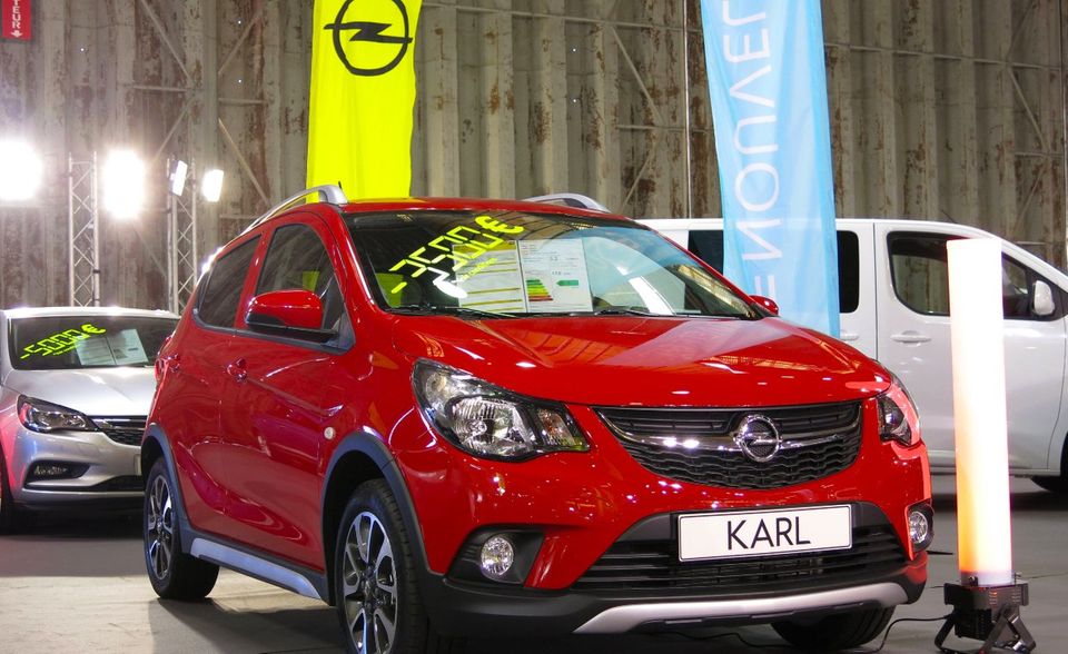 Einen massiven Einbruch musste hingegen Opel verkraften. Die Zahl der neu zugelassenen Pkw fiel um 32,3 Prozent auf 146.219. Der Anteil von 5,0 Prozent an allen Neuwagen bedeutete Platz sieben in der Liste der beliebtesten Automarken 2020.