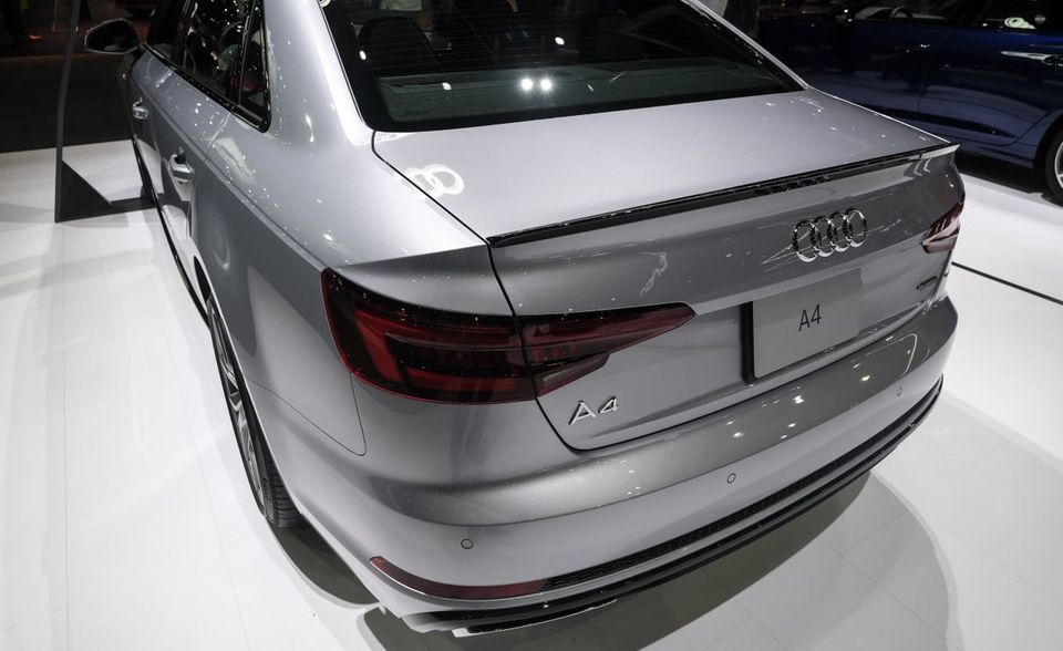Audi ist wie der Automarkt insgesamt in der Corona-Krise um rund ein Fünftel (minus 19,9 Prozent) geschrumpft. Der Hersteller belegte mit 213.934 neu zugelassenen Pkw und einem Anteil von 7,3 Prozent Platz vier.