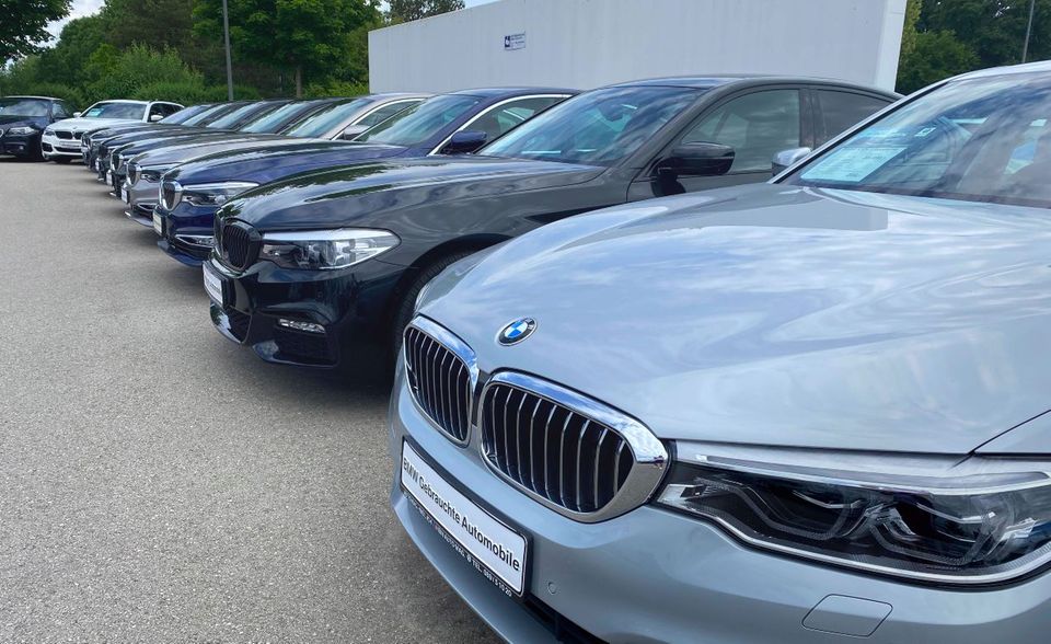 #3 BMW BMW hat in der Corona-Krise etwas weniger stark gelitten als die Konkurrenz. Die Zahl der Neuzulassungen sank um 13,7 Prozent auf 240.968. Der Anteil an allen neu zugelassenen Pkw belief sich auf 8,3 Prozent.