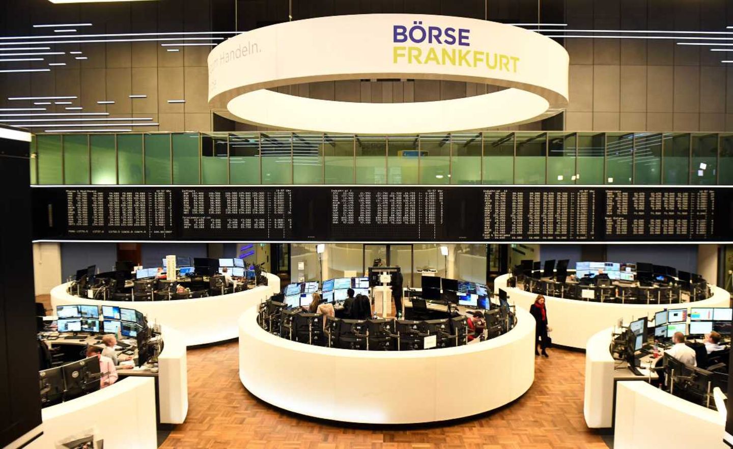 Der Dax hat erstmals die 15.000-Punkte-Marke geknackt