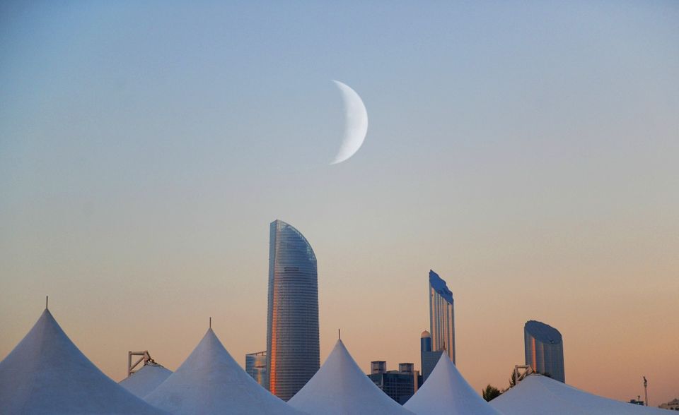Abu Dhabi ist der Aufsteiger in den Top 10. Die Hauptstadt der Vereinigten Arabischen Emirate verbesserte sich im Vergleich zur vorherigen Umfrage um neun Plätze. Sie kam mit elf Prozent knapp vor Tokio und Singapur auf Platz fünf. „Die Bemühungen der Vereinigten Arabischen Emirate, ihre Metropolen in attraktive Job-Destinationen zu verwandeln, scheint Erfolg zu haben“, urteilten die Autoren.