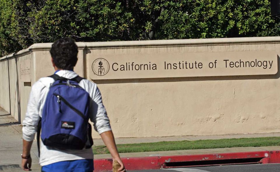 Abwärts ging es hingegen für die zweite Tech-Hochburg der US-Hochschullandschaft, das California Institute of Technology. Die Heimat des NASA Jet Propulsion Laboratory fiel zwei Ränge auf Platz vier und büßte damit den Status als beste US-Universität in dem Ranking ein.