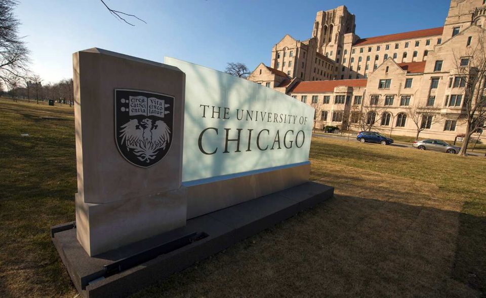Die USA dominieren die Liste der zehn besten Universitäten im Ranking von „Times Higher Education“ für 2021. Acht der Spitzenreiter stammen aus den Vereinigten Staaten. Dass es dort aber weit mehr gibt als die Ostküsten-Ivy-League, zeigt die University of Chicago auf Platz zehn. Sie konnte sich im Vergleich zum Vorjahr um einen Platz verbessern und verdrängte das Imperial College London aus den Top 10.