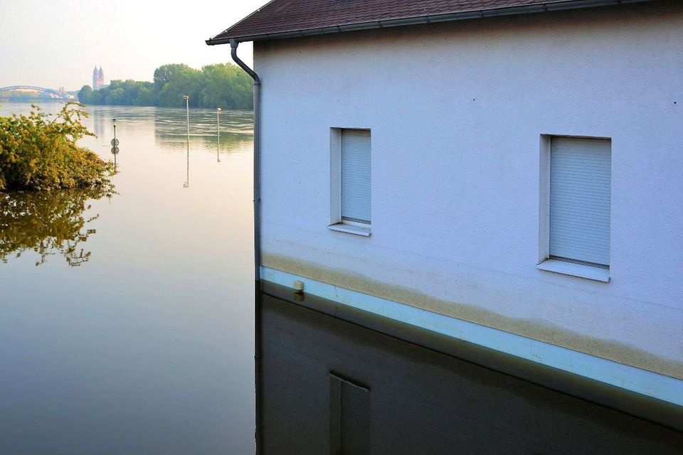 Eine Wohngebäudeversicherung soll unter anderem gegen Flutschäden schützen